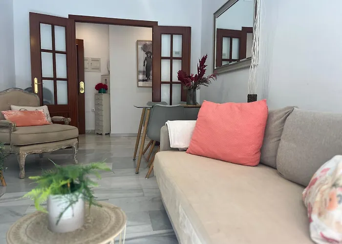 Homely Atarazanas Apartment *