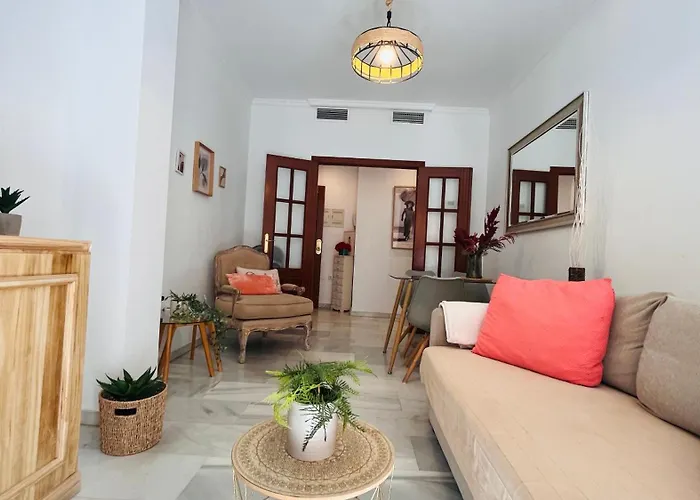 Homely Atarazanas Apartment