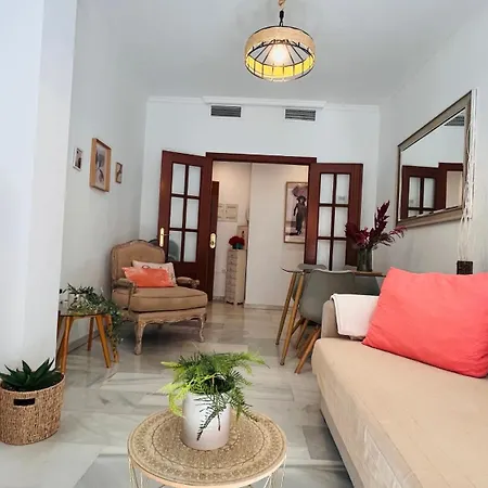 Homely Atarazanas Apartment